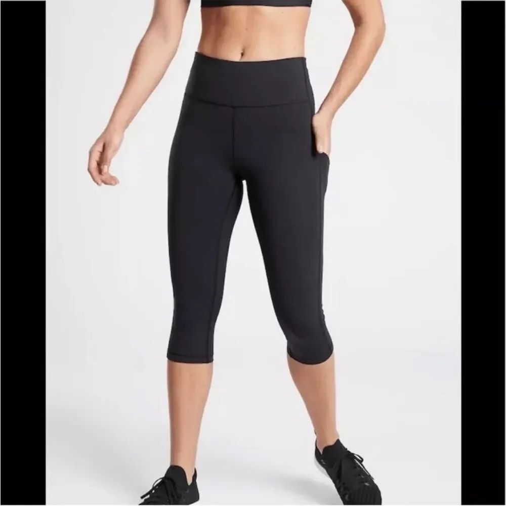 Athleta Ultimate Stash Pocket Crop Black Leggings Women’s Size S